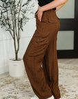 Off Duty Straight Leg Cargo Pants in Brown
