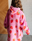 Kids Oversized Hoodie Blanket in Strawberry